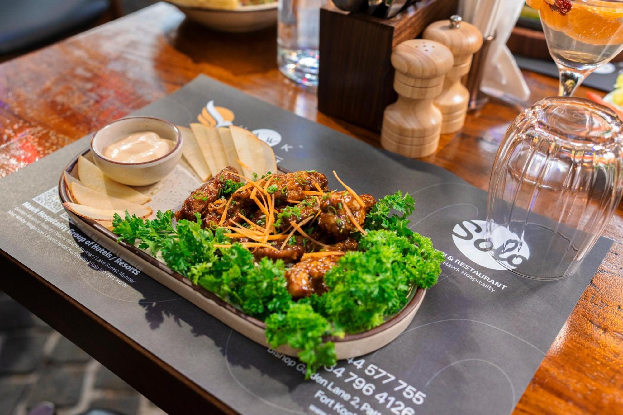Solo Inn By Hawk Hospitality Kochi Zewnętrze zdjęcie