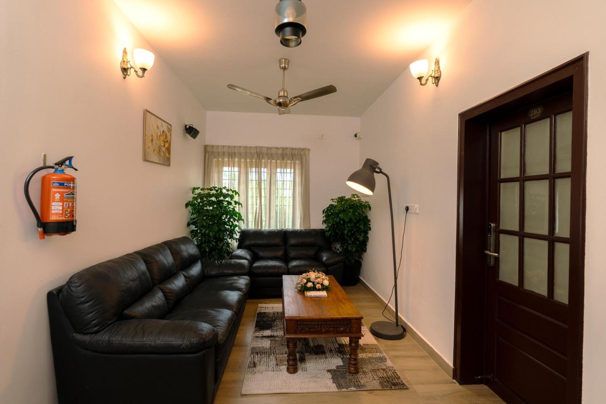 Solo Inn By Hawk Hospitality Kochi Zewnętrze zdjęcie