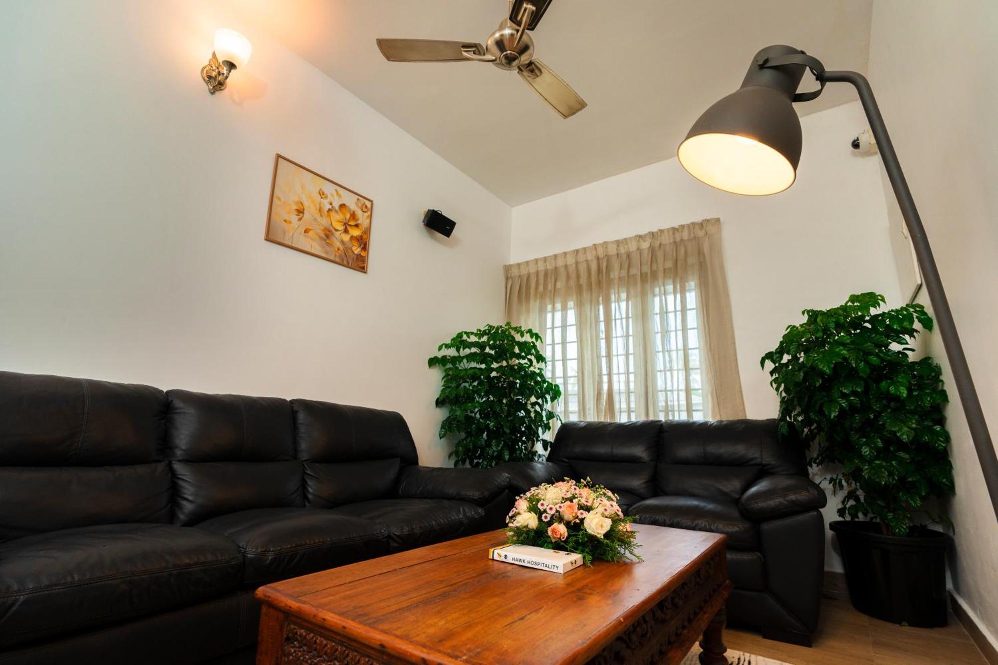 Solo Inn By Hawk Hospitality Kochi Zewnętrze zdjęcie