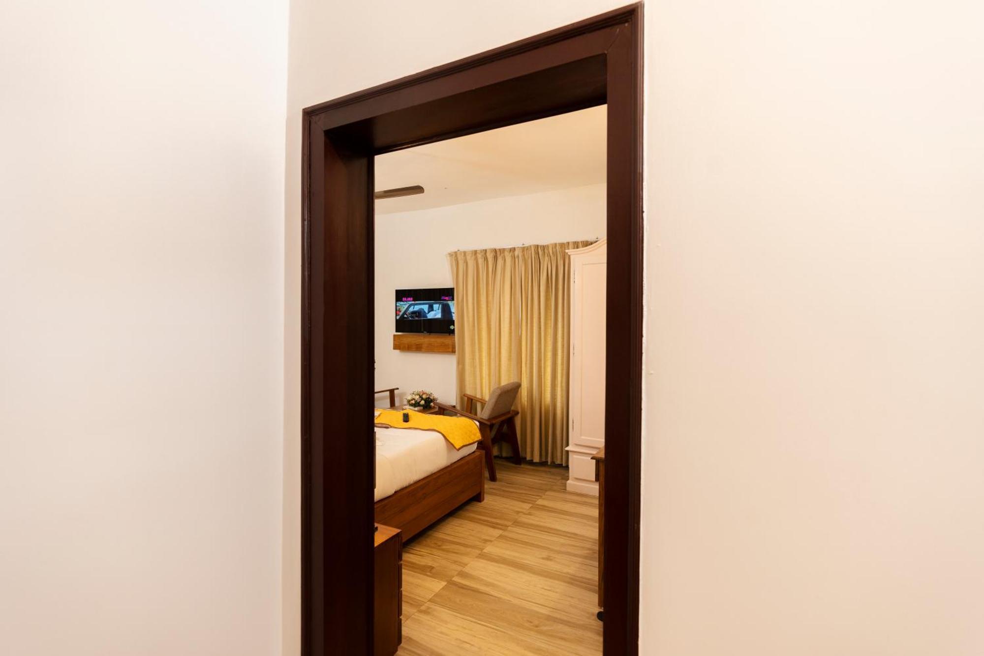 Solo Inn By Hawk Hospitality Kochi Zewnętrze zdjęcie