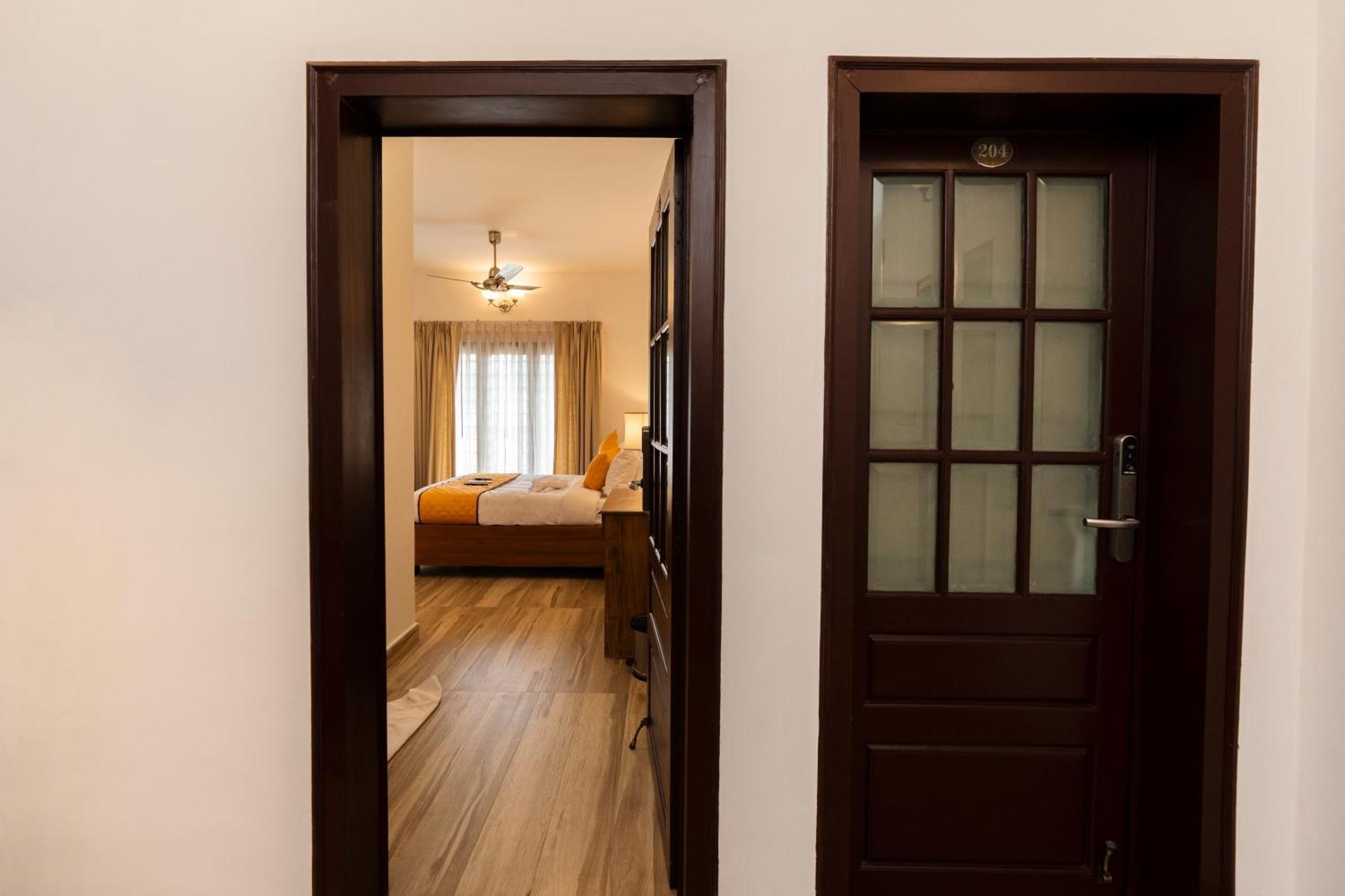 Solo Inn By Hawk Hospitality Kochi Zewnętrze zdjęcie