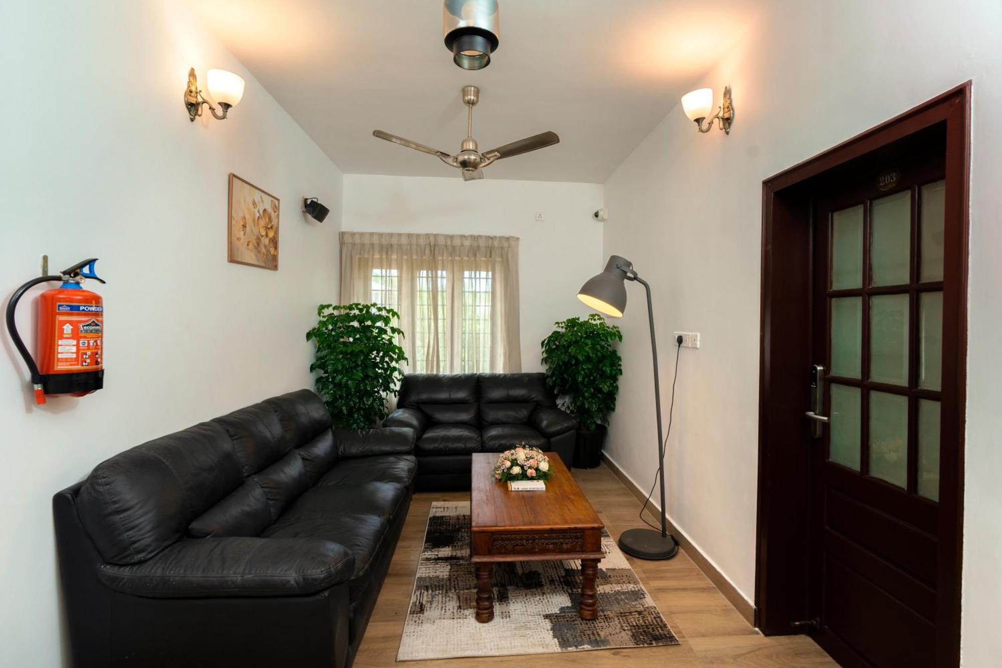 Solo Inn By Hawk Hospitality Kochi Zewnętrze zdjęcie