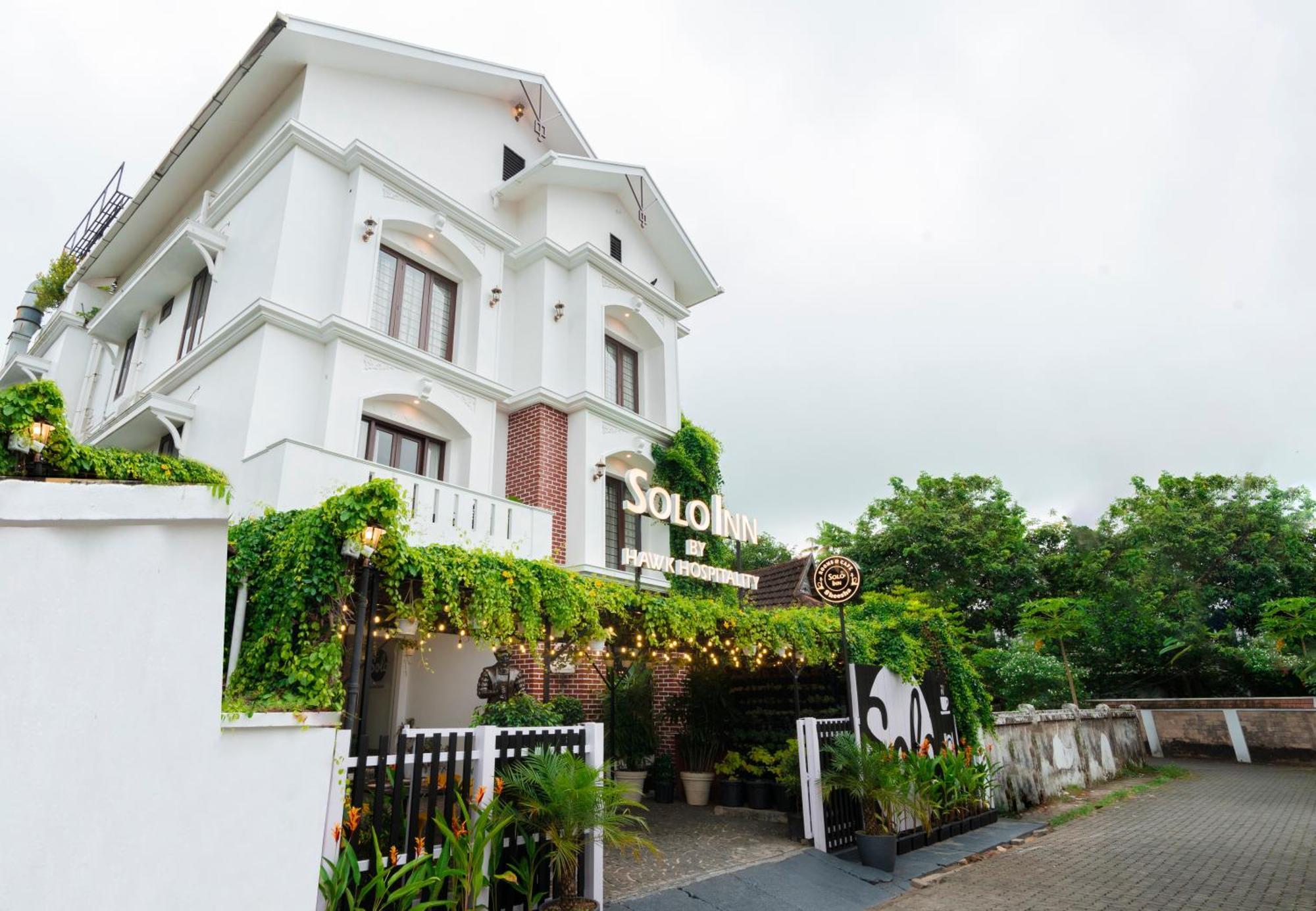 Solo Inn By Hawk Hospitality Kochi Zewnętrze zdjęcie