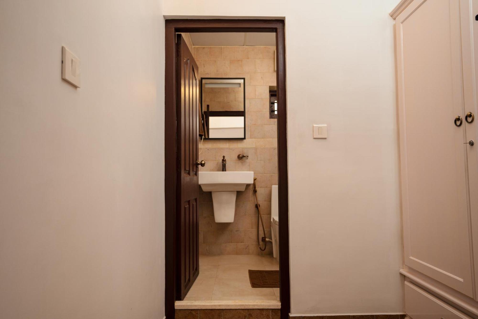Solo Inn By Hawk Hospitality Kochi Zewnętrze zdjęcie