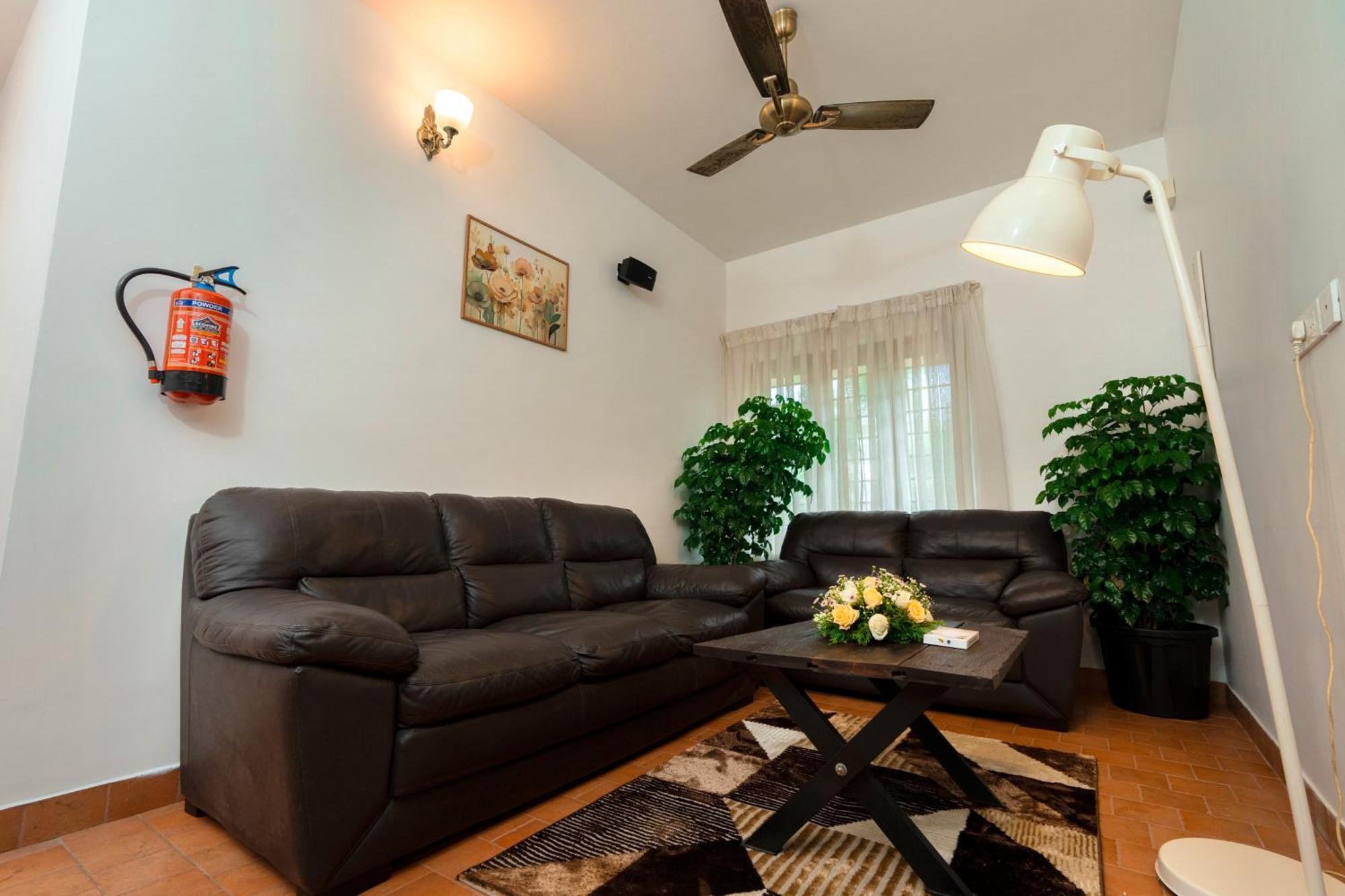 Solo Inn By Hawk Hospitality Kochi Zewnętrze zdjęcie