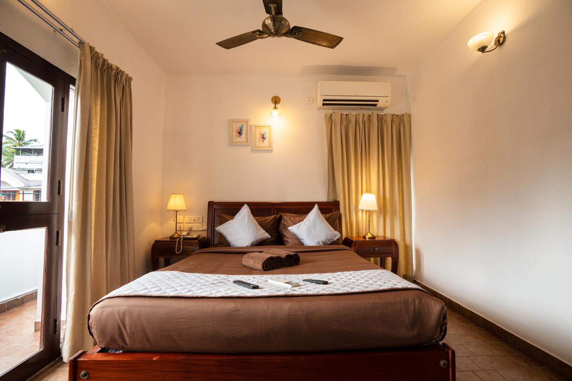 Solo Inn By Hawk Hospitality Kochi Zewnętrze zdjęcie