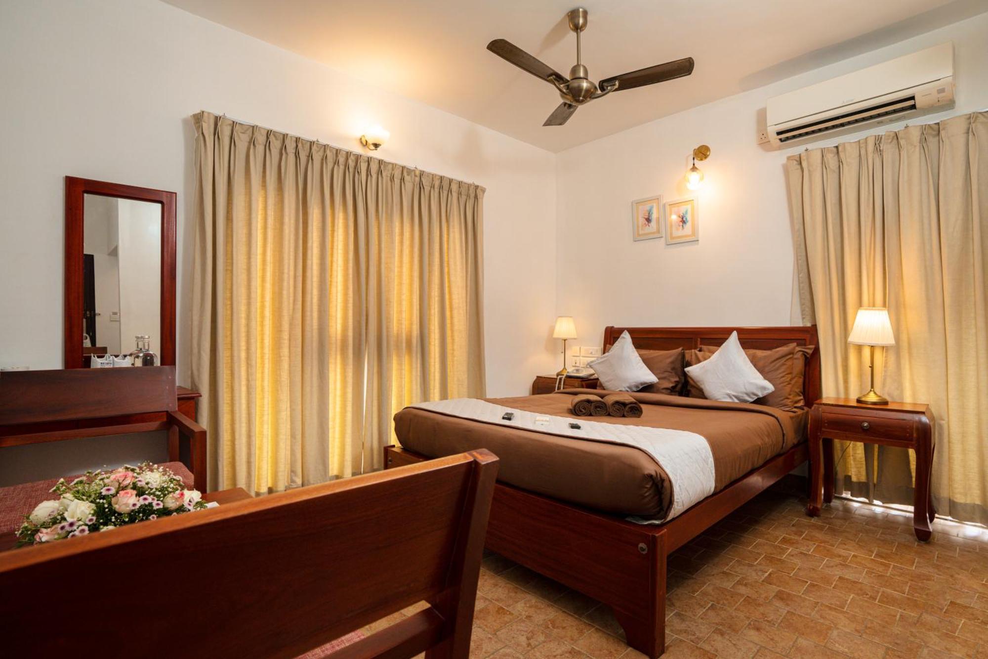 Solo Inn By Hawk Hospitality Kochi Zewnętrze zdjęcie